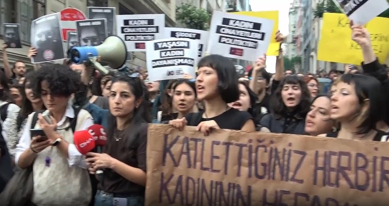kadinlar-bahar-aksu-icin-sokaga-cikti-PNUZLYrG.jpg
