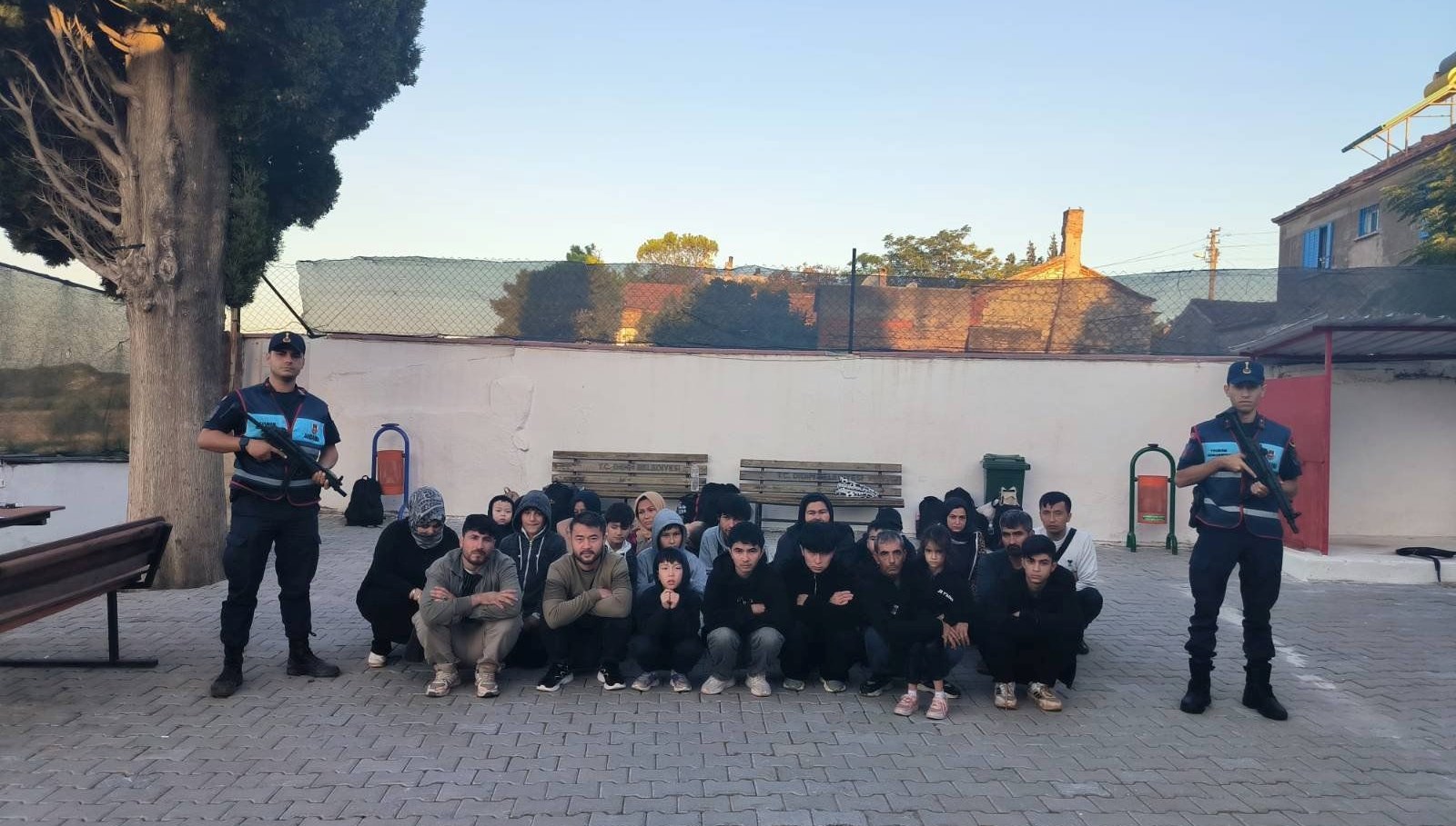 aydinda 23 duzensiz gocmen yakalandi hLmvFKH5