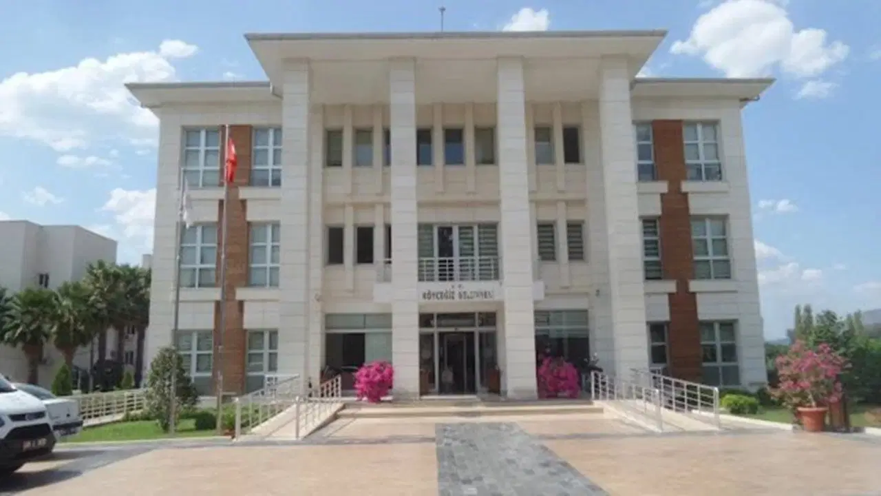 koycegiz belediyesine operasyon baskan yardimcisi gozaltinda dCVARZqs