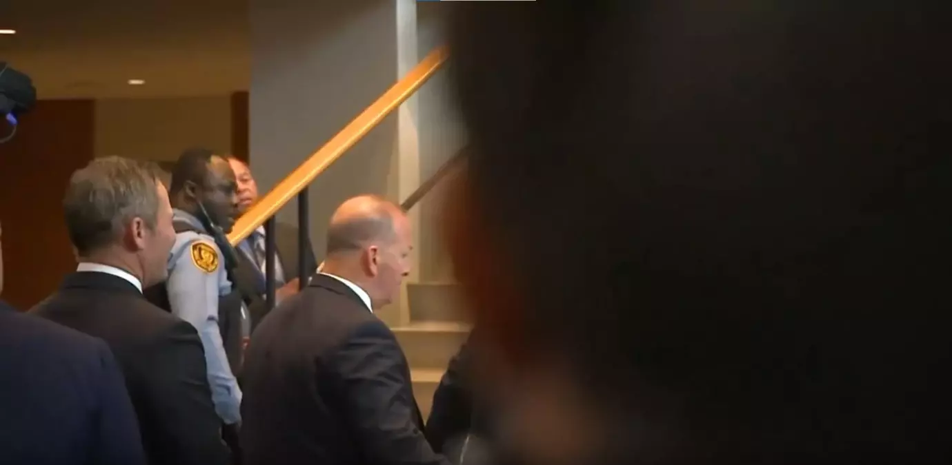 yuruyen merdiven trump binecekken arizalandi FCBuwDBK