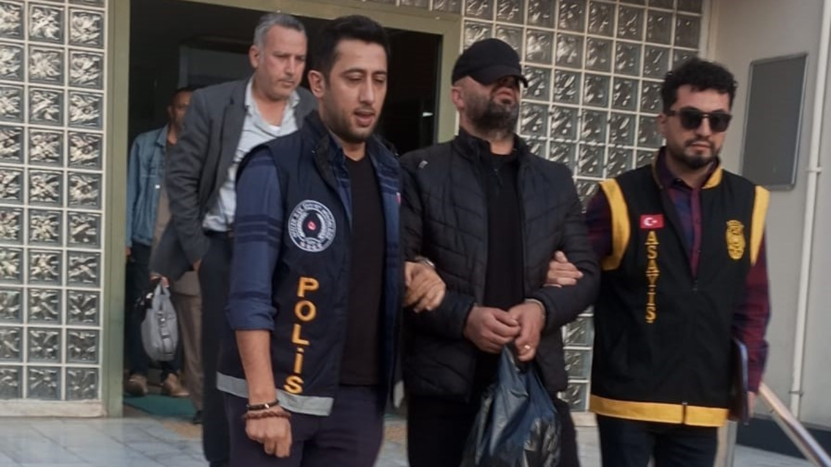 aydinda 125 yil hapisle aranan sahis pazarda yakalandi Qg2eFmkp.jpg