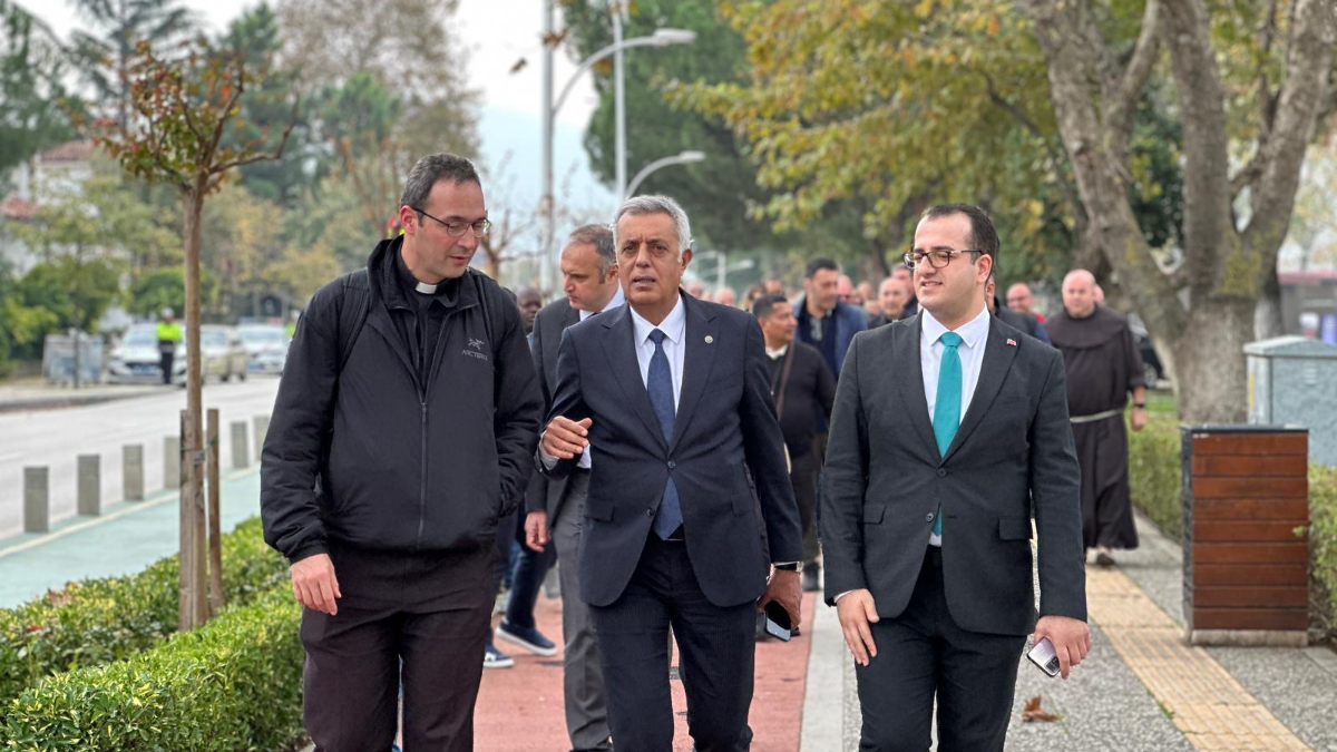 papa leonun turkiye ziyareti oncesi vatikan heyeti iznike geldi 5fiuyfY5.jpg