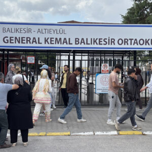 Polonya, Zelenski’ye verilen devlet nişanını geri aldı