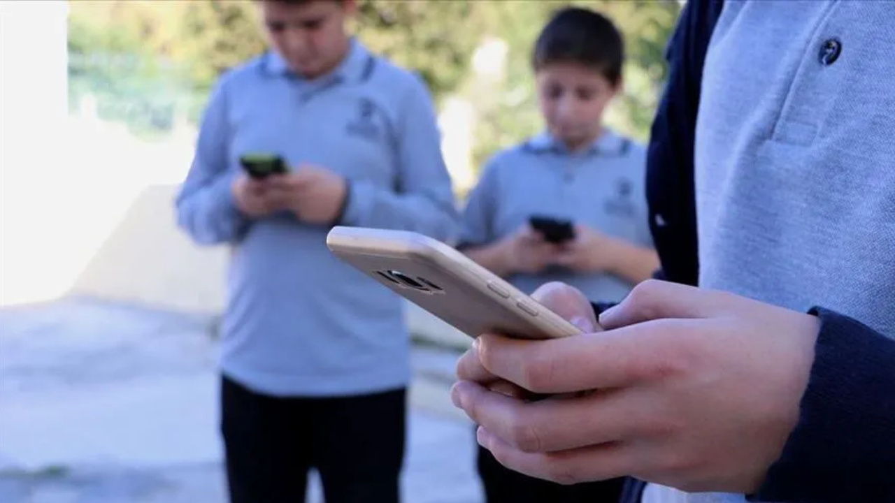 Avrupada okullarda telefon yasagi genisliyor yasa tasarisi onaylandi 9k936Rpm