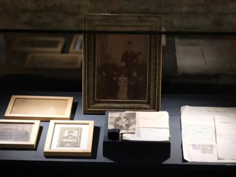 Bir osmanli aile arsivi sergisi kalbin muhru nRKmrREu